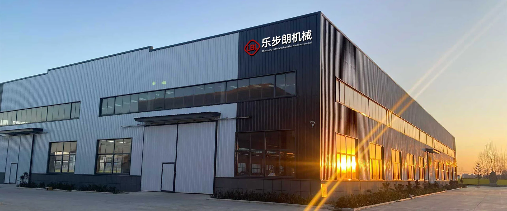 中国カーテンウォールアルミニウム機械工場