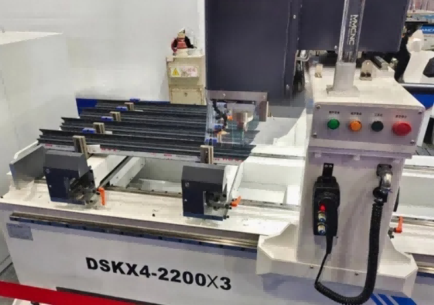 高精度、耐久性に優れた 4 ヘッド CNC アルミニウム カーテンウォール ボール盤は生産効率をどのように変えることができるか