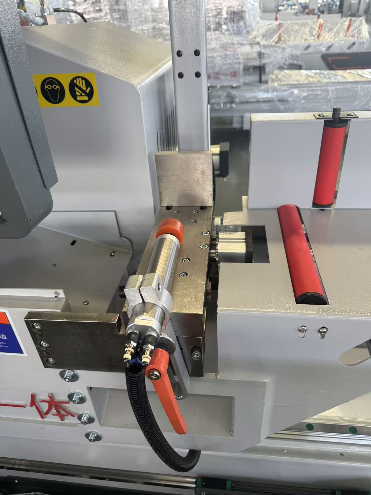 550 CNC 内部スイベルカットオフソー (45° & 90°)