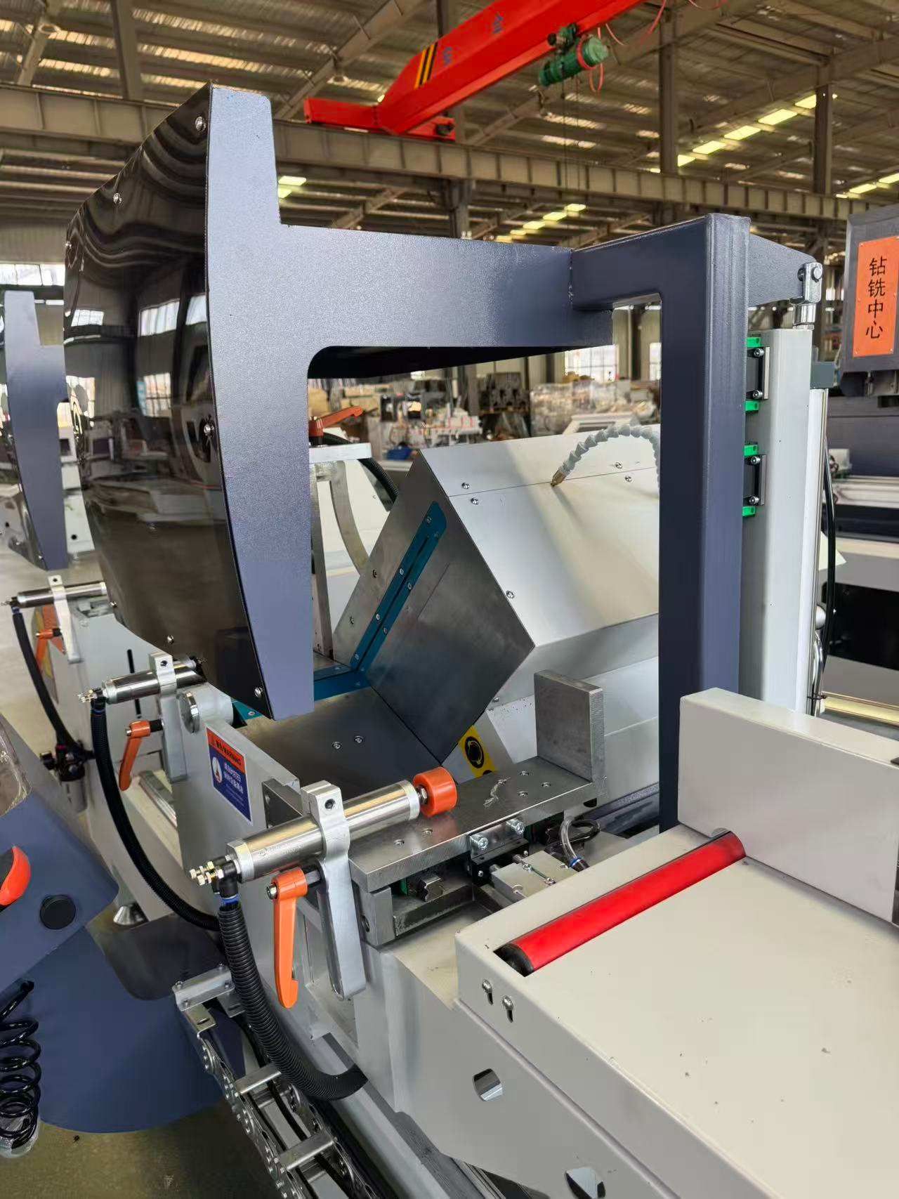 550 CNC 外向きスイング大量生産マイターソー、45°/90°