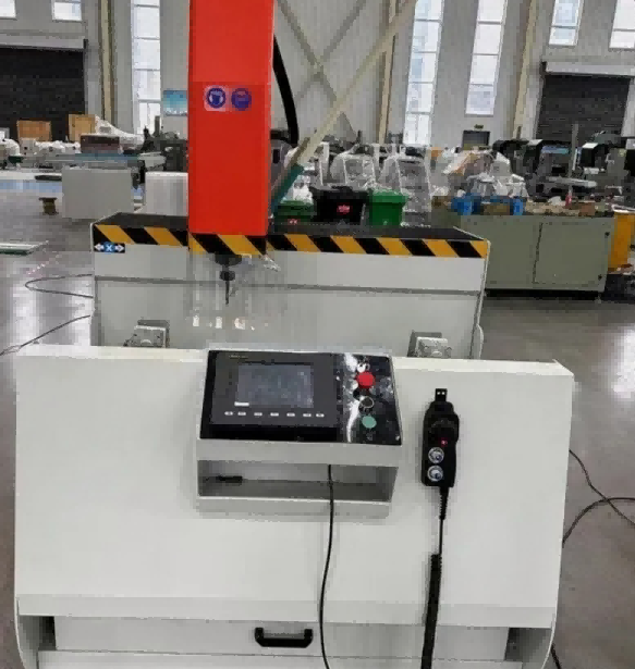 800mm 3軸高剛性CNCマシニングセンタ |産業用アルミニウム押出材専用に設計