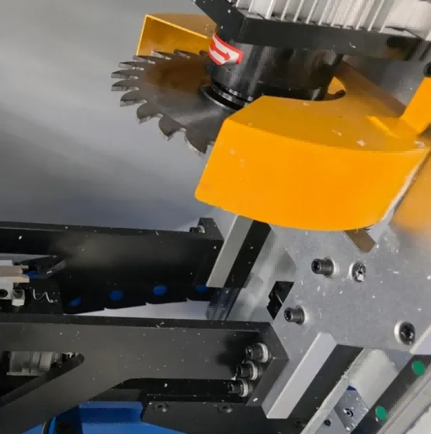 窓用CNC PVCコーナークリーニングマシン