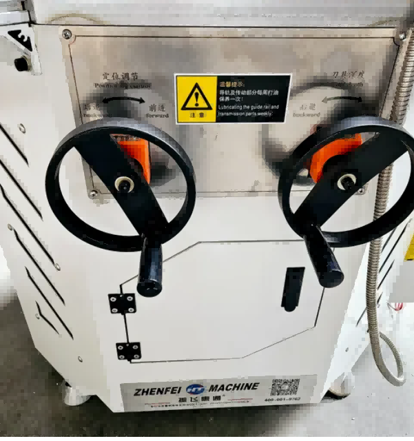 LZJ-100/3500 シングルヘッドアルミ。窓ドアコーナー結合機
