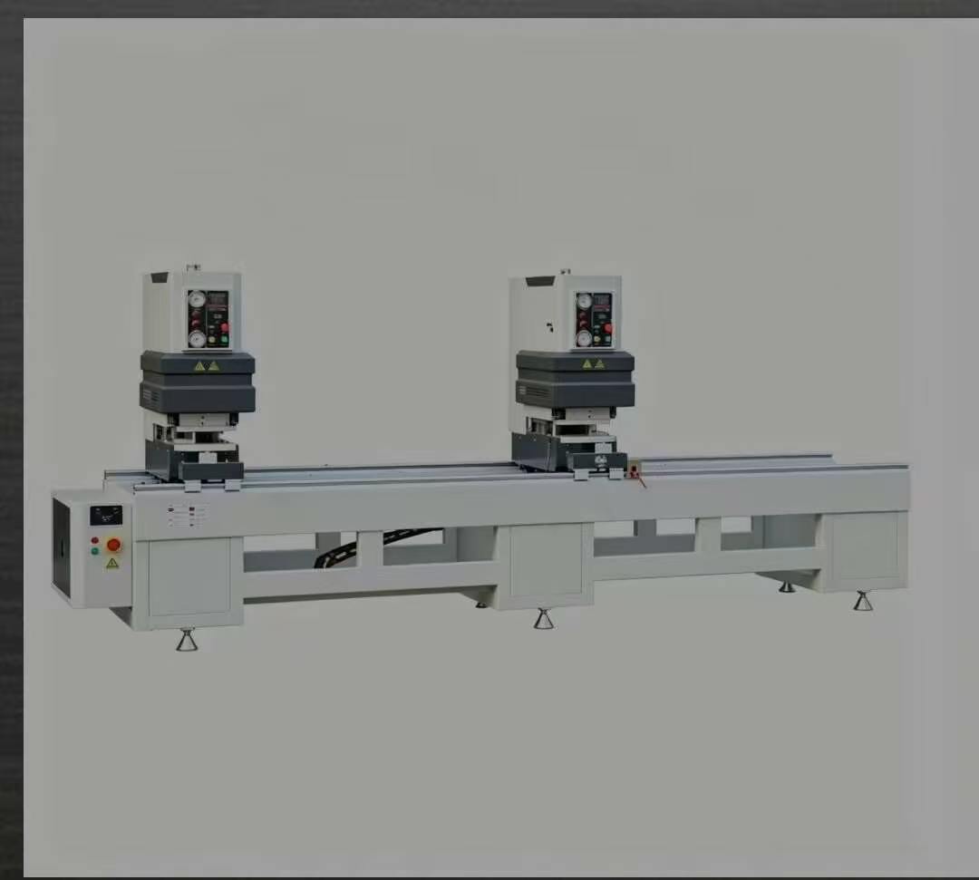 PVCドアと窓用の2ヘッドシームレス溶接機